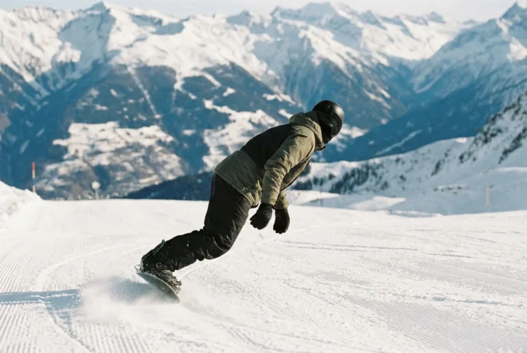 Techniki jazdy na snowboardzie: poradnik dla średnich
